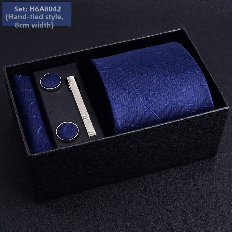 Poklon kutija] Muška kravata, kvadratni šal, manžete, kopča za kravatu, odijelo od pet dijelova, logo, formalno poslovno, plave pruge