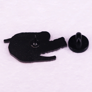 Pūkuoto žaislinio kirmino garso linksmybių interneto memo sagės ženklelis