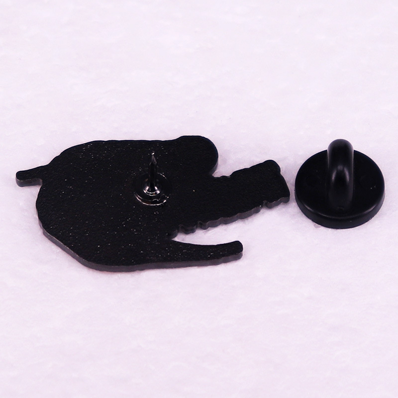 Pūkuoto žaislinio kirmino garso linksmybių interneto memo sagės ženklelis