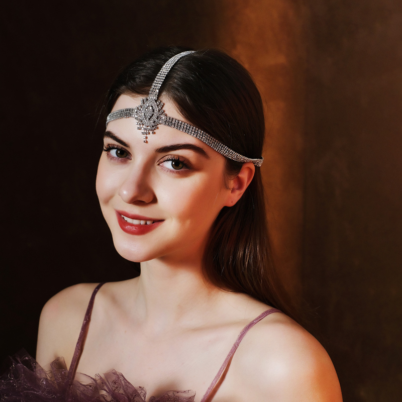 Euroopa ja Ameerika moe isiksuse palliga juukseaksessuaarid, kerged luksuslikud rhinestone`i kulmude ripatsiga juuksepaelad, liialdatud mitmekihilised virnastatud moekad juukseketid