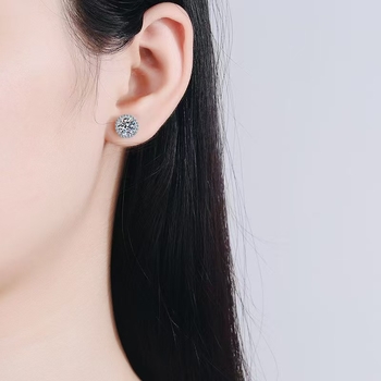 S925 ezüst fülbevalók klasszikus férfi és női négykarmos kerek táska fülbevalók 1 karátos moissanit fülbevalók határokon átnyúló exkluzív