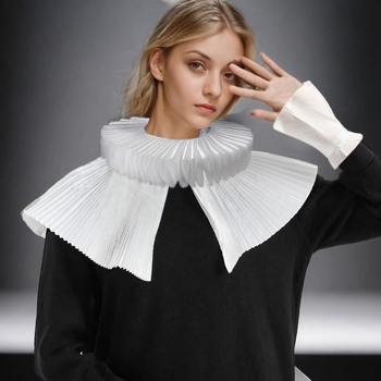 Tarpvalstybinis kostiumas, Europos ir Amerikos dvaro meno vargonai, perlų retro vėduoklės formos netikro apykaklės skara, studijos rekvizitai