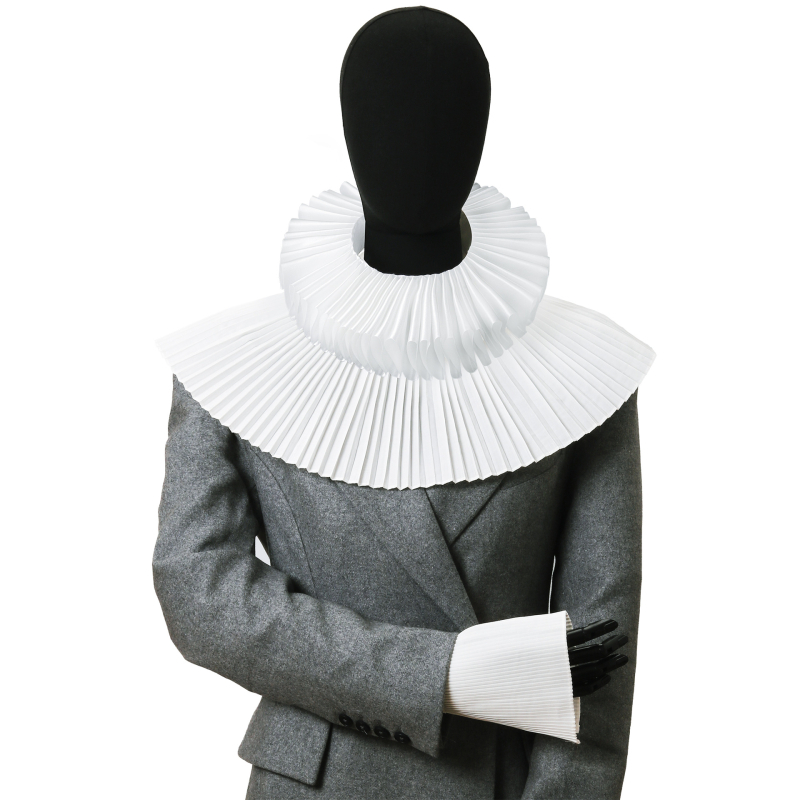 Tarpvalstybinis kostiumas, Europos ir Amerikos dvaro meno vargonai, perlų retro vėduoklės formos netikro apykaklės skara, studijos rekvizitai