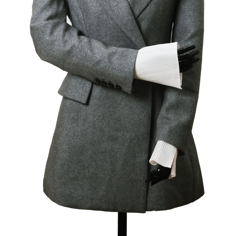 Tarpvalstybinis kostiumas, Europos ir Amerikos dvaro meno vargonai, perlų retro vėduoklės formos netikro apykaklės skara, studijos rekvizitai