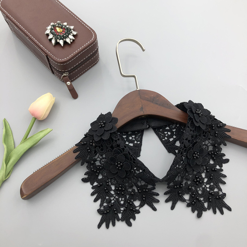 Mūsų gamykla gamina smėlyje tirpius siuvinėjimus ir trimačius mažų gėlių imitacinius antkaklius, gamykloje yra visų rūšių imitacinių antkaklių drabužių aksesuarų.