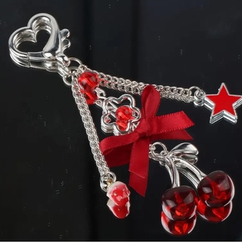 Tarpvalstybinis „y2k“ saldus, šaunus, išskirtinis meilės, erškėčių žvaigždės imitacijos vaisių lanko raktų pakabukas