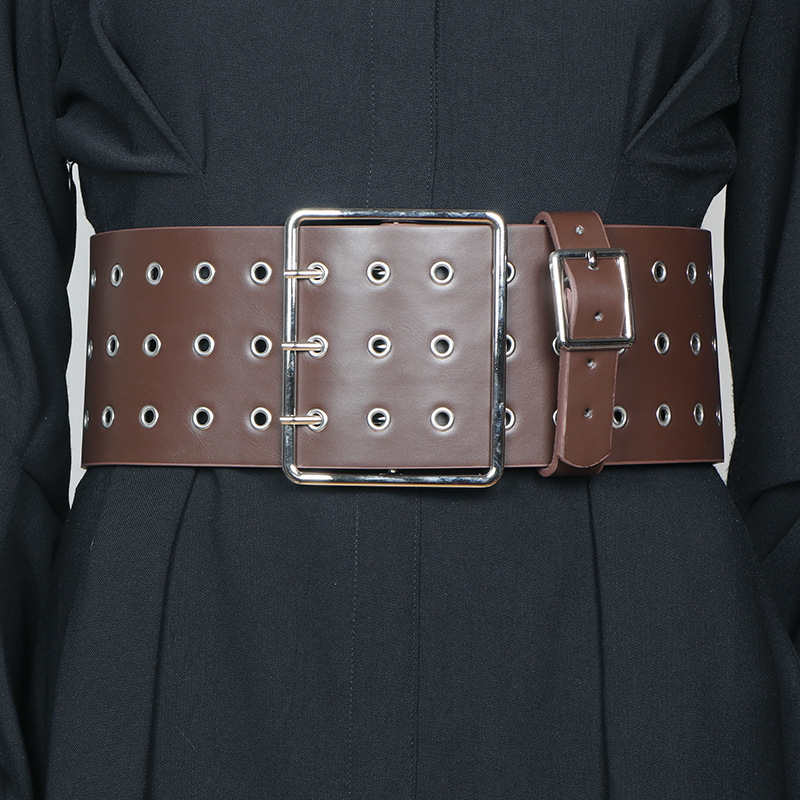 Vintage-stiilis kolmerealine kollane seemisnahast vöökate, mida saab kaunistada liialdatud tänavavööga