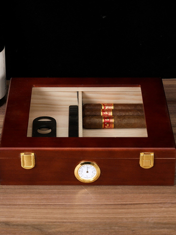 Uus niisutav sigarikarp imporditud männipuidust sigarikarbi komplekt sigarikarbis suletud Kuuba sigari niisutav karp