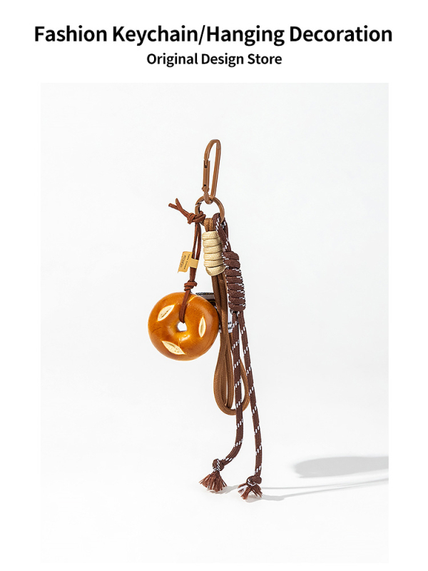 „Maillard Brown“ korėjietiško stiliaus šokoladinis riestainis su šarminiu mazgu, dekoratyvinė grandinėlė su „Miu“ šarminės duonos pakabuku