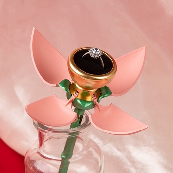 Naujas tarpvalstybinis produktas – automatiškai atidaroma rožinė papuošalų dėžutė, žiedų vėrinys, Valentino dienos rožių dovanų dėžutė