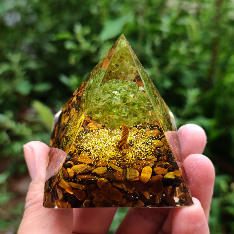 Nauji tarpvalstybiniai produktai Krištolinis rutulys Žvyro piramidė Namų amatai Dervos papuošalai Stalo papuošalai Nepriklausomos stoties nauji produktai