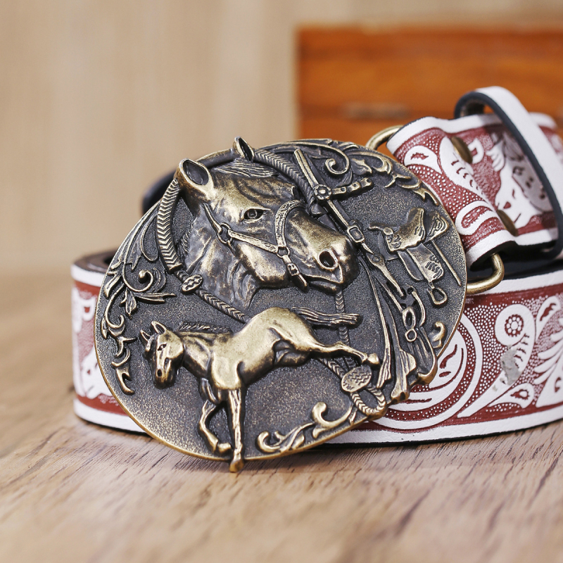 Įvairūs pasirenkami vakarietiško stiliaus didelių plokščių sagčių diržai iš PU odos, pasižymintys dideliu jausmu, retro įspaudu, tiesioginiai gamykliniai pardavimai.