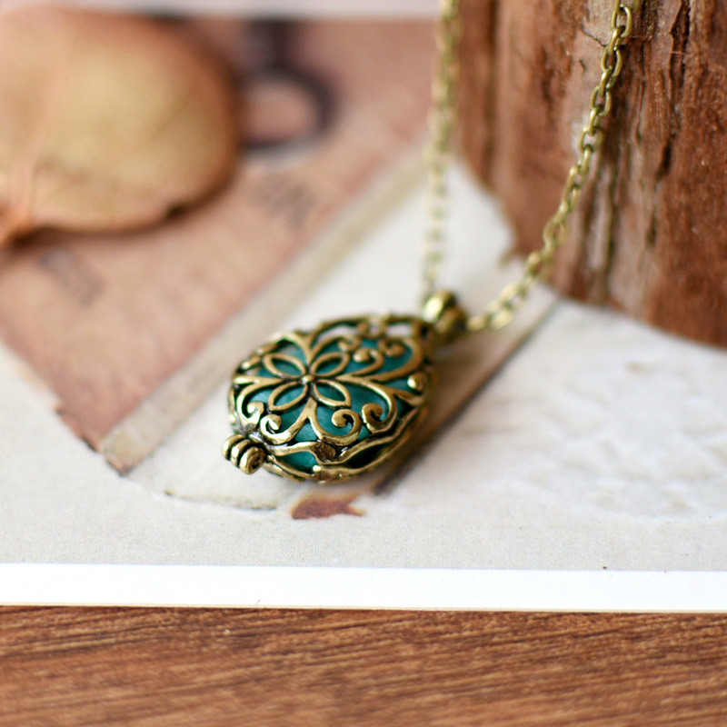 Vintažinis meniškas raižytas mini aromaterapijos eterinio aliejaus vėrinys su vilnone grandinėle, atidaroma papuošalų didmeninė prekyba XL270