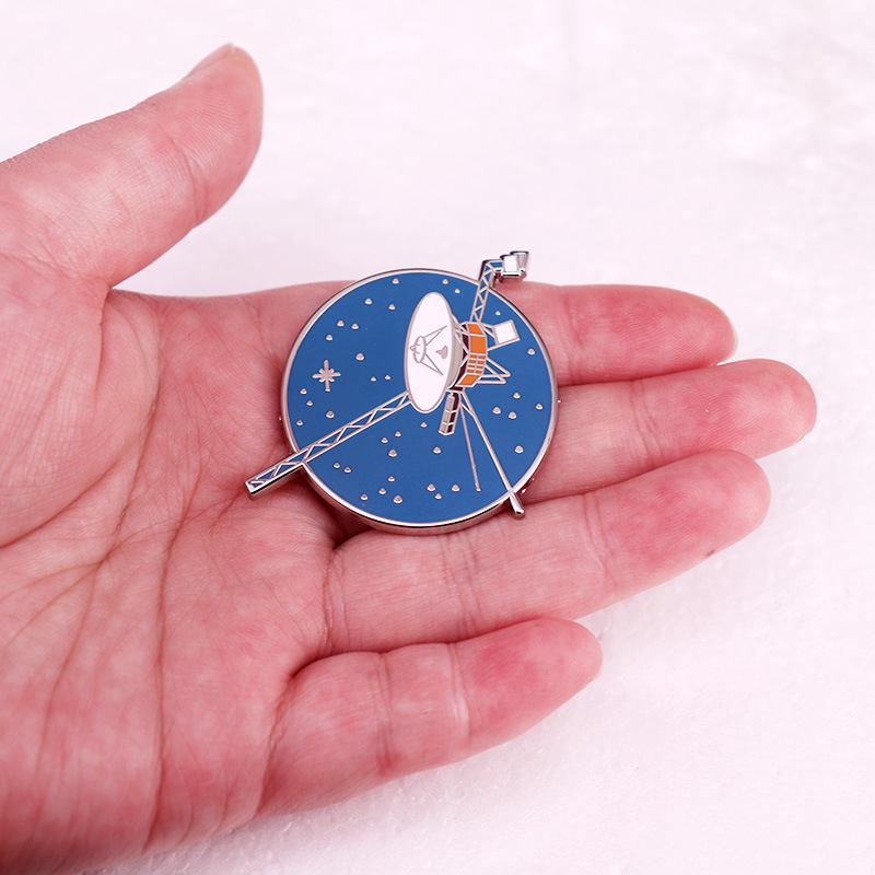 Broșă insignă sondă spațială navigator program spațial