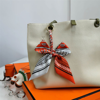 Νότια Κορέα Dongdaemun Internet Celebrant Νέα τσάντα με τόξο πόρπη Hangzhou Υψηλής ποιότητας Twill μετάξι μόδας κρεμαστό κόσμημα τυπωμένο διασυνοριακά