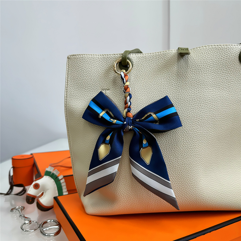 Южна Корея Dongdaemun Internet Celebrant Нова чанта с панделка, катарама Hangzhou Висококачествена коприна Twill Модна висулка с щампа през граница