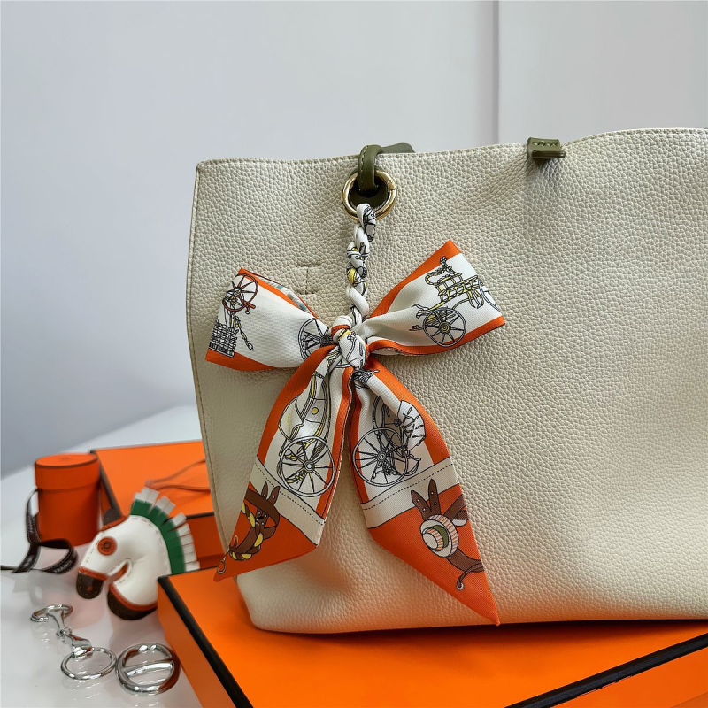 Южна Корея Dongdaemun Internet Celebrant Нова чанта с панделка, катарама Hangzhou Висококачествена коприна Twill Модна висулка с щампа през граница