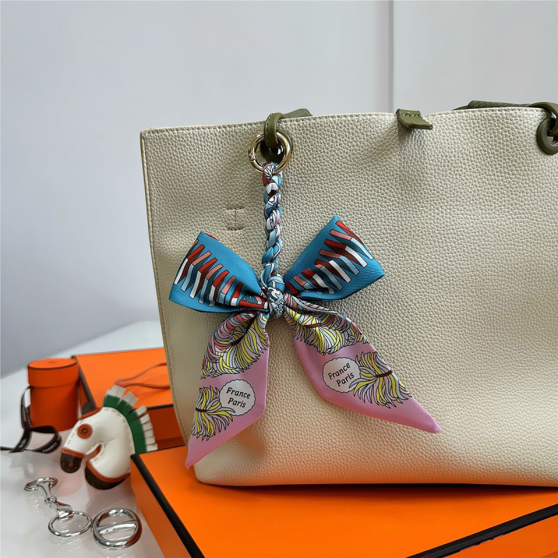 Южна Корея Dongdaemun Internet Celebrant Нова чанта с панделка, катарама Hangzhou Висококачествена коприна Twill Модна висулка с щампа през граница