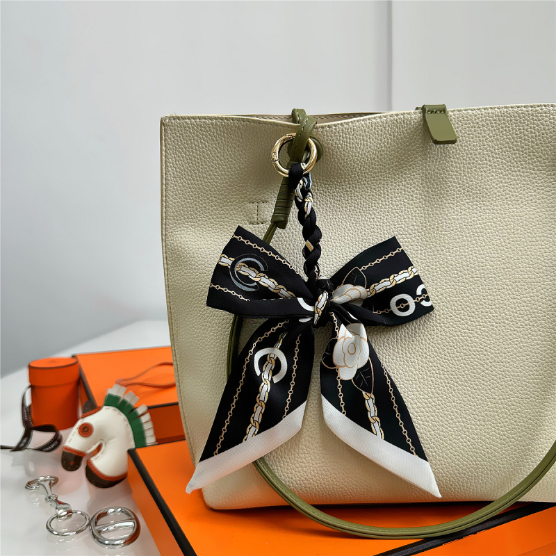 Южна Корея Dongdaemun Internet Celebrant Нова чанта с панделка, катарама Hangzhou Висококачествена коприна Twill Модна висулка с щампа през граница