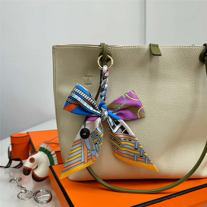 Южна Корея Dongdaemun Internet Celebrant Нова чанта с панделка, катарама Hangzhou Висококачествена коприна Twill Модна висулка с щампа през граница