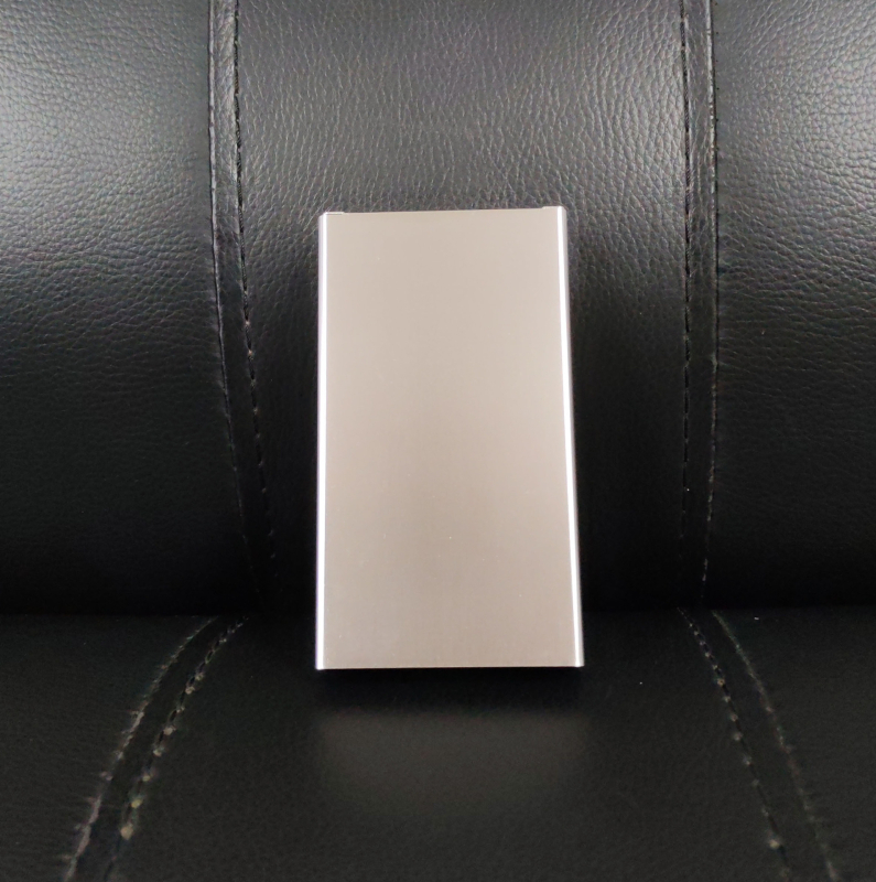 Plona cigarečių dėžutė su 20 dalių, itin plona nešiojama ištraukiama automatinė iššokanti drėgmei atspari aliuminio lydinio slankiojanti metalinė cigarečių dėžutė vyrams