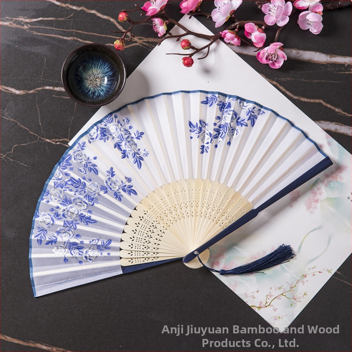 Sklopivi ventilator Hanfu ženske kostime drevnog stila ljetni retro bambusov ventilator kineski stil nacionalni modni sklopivi prijenosni ventilator