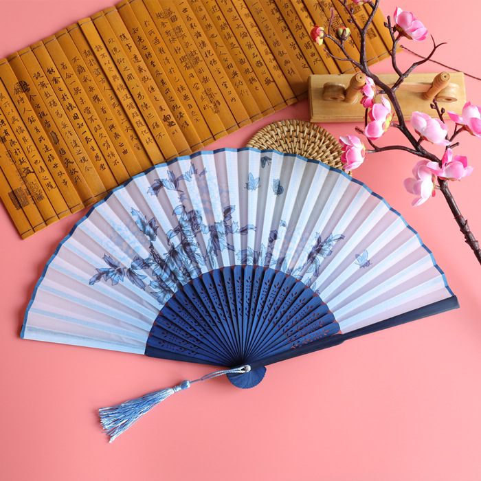 Sklopivi ventilator Hanfu ženske kostime drevnog stila ljetni retro bambusov ventilator kineski stil nacionalni modni sklopivi prijenosni ventilator