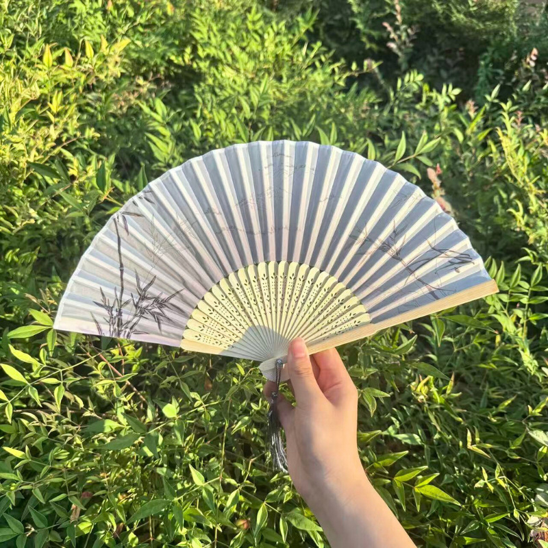 Sklopivi ventilator Hanfu ženske kostime drevnog stila ljetni retro bambusov ventilator kineski stil nacionalni modni sklopivi prijenosni ventilator