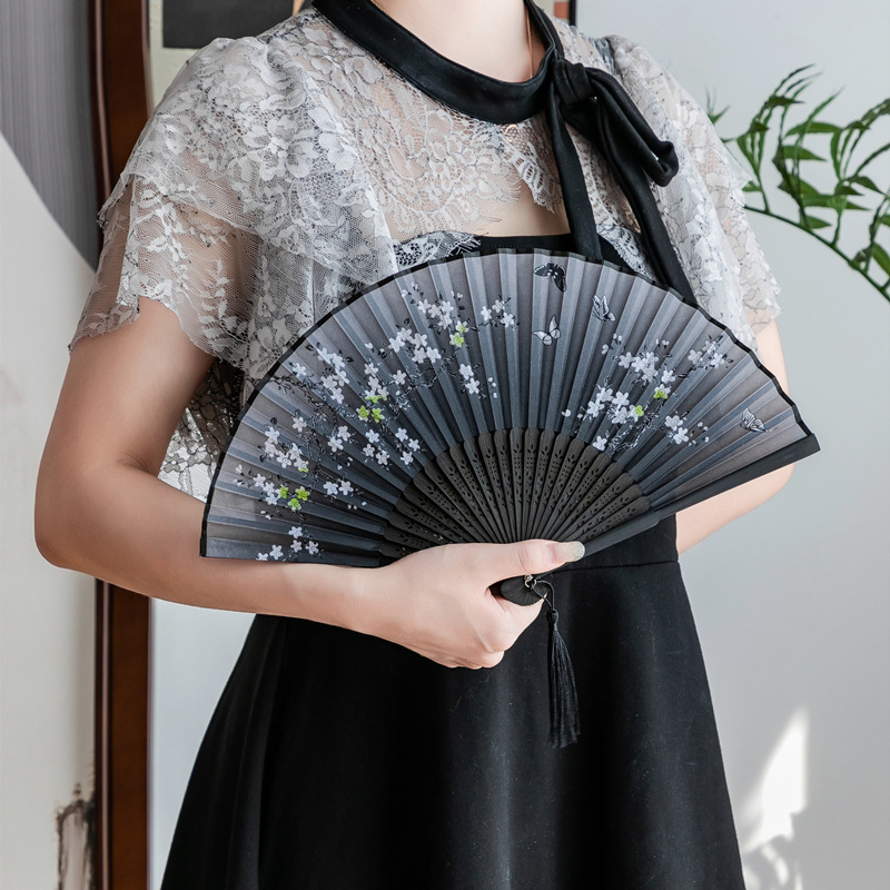 Sklopivi ventilator Hanfu ženske kostime drevnog stila ljetni retro bambusov ventilator kineski stil nacionalni modni sklopivi prijenosni ventilator