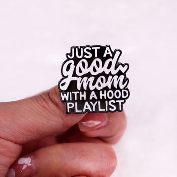 Broșă insignă playlist Good Mom with Hood, cadou de Ziua Mamei