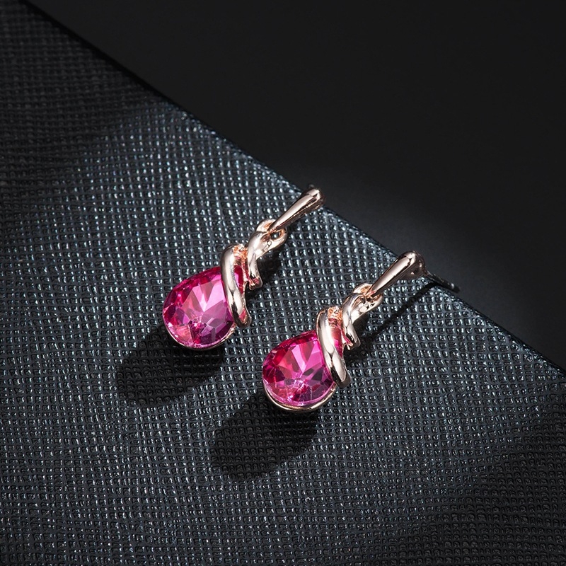 Tarpvalstybiniai kylantys vandens lašai, rožiniai brangakmenių karoliai, auskarai, vestuviniai karoliai, papuošalai, europietiški ir amerikietiški papuošalų rinkiniai