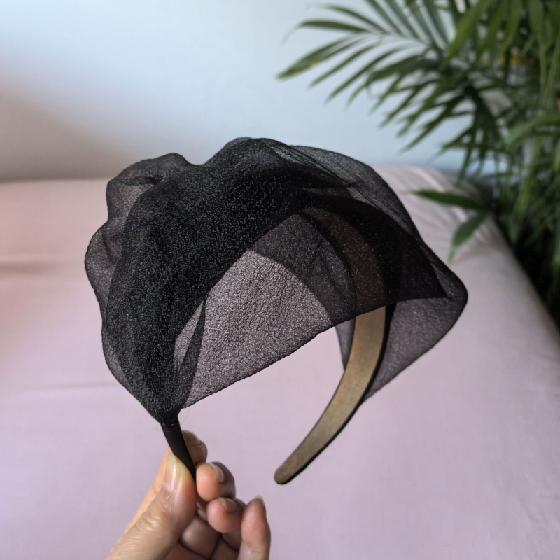 Madingas pusapvalės formos, kvėpuojantis plaukų aksesuaras žilams plaukams pridengti, prancūziško stiliaus galvos juosta, stilingas ir universalus vakarinis plaukų segtukas moterims