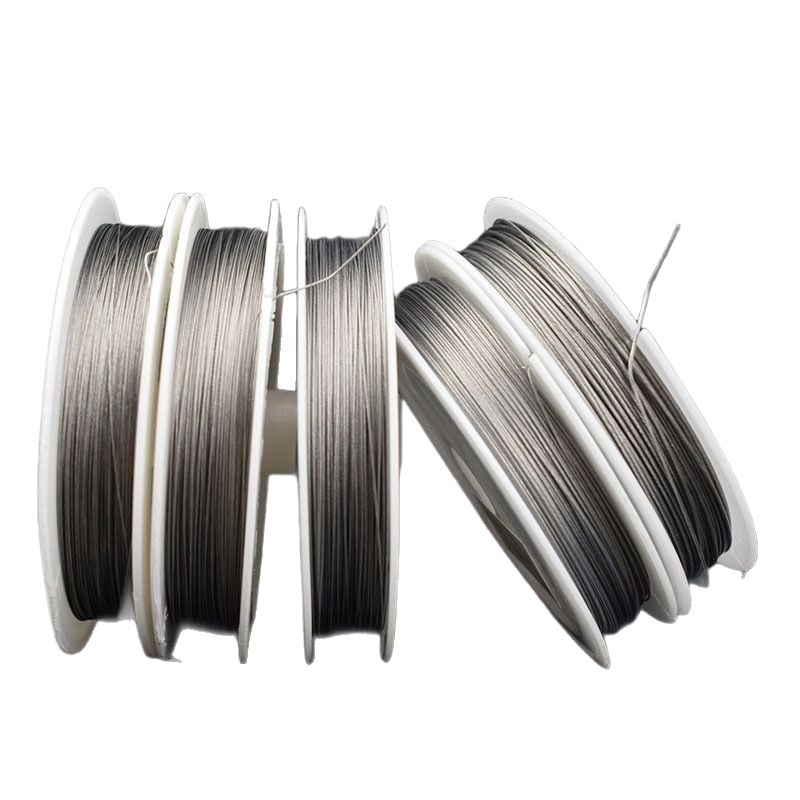 Mitteelastne plastikkattega pehme terastraat, pärlitega meisterdamise nõel, õhuke terastraadist kaelakee, terastraadist käevõru, isetegemise tarvikud, materjal