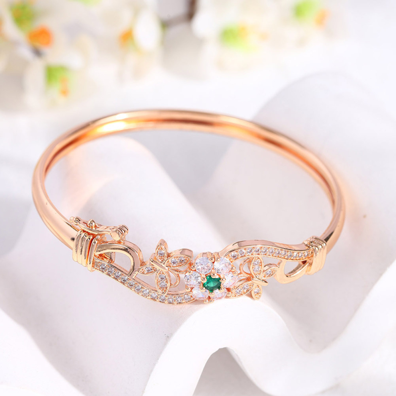 Náramky s presahom hraníc, dizajn dutého motýľa, módne diamantové šperky, európske a americké retro náramky, veľkoobchod s luxusnými všestrannými ručne vyrobenými šperkami