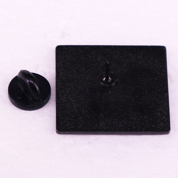 Humoristinė europietiška ir amerikietiška populiari sagės ženkliukas – gero draugo dovana