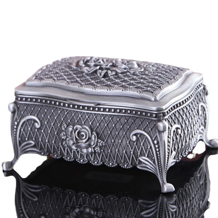 Klasikinė išskirtinė raižytos rožių rašto cinko lydinio papuošalų dėžutė metalinė papuošalų dėžutė dovana pirmajai