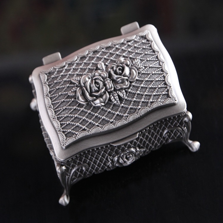 Klasikinė išskirtinė raižytos rožių rašto cinko lydinio papuošalų dėžutė metalinė papuošalų dėžutė dovana pirmajai