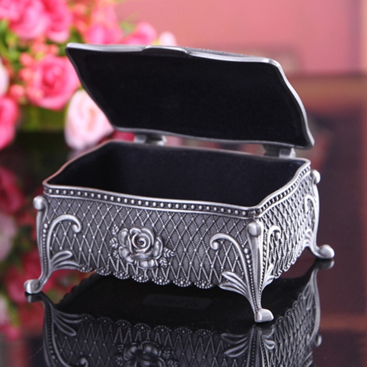 Klasikinė išskirtinė raižytos rožių rašto cinko lydinio papuošalų dėžutė metalinė papuošalų dėžutė dovana pirmajai