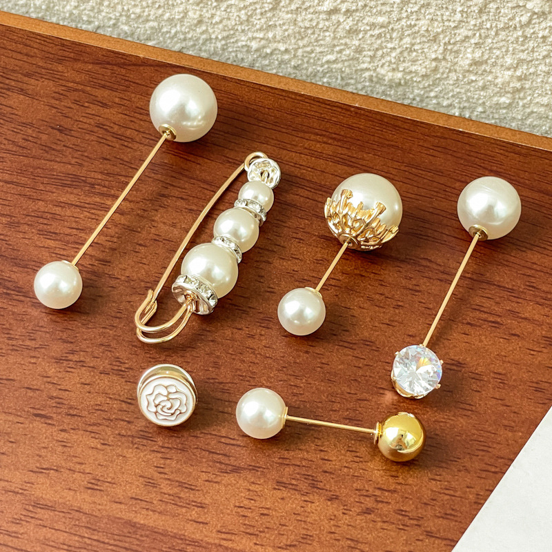 Svārki ar pieguļošu vidukli, mainot mazu artefaktu kreklu, pretgaismas piespraudi, pērļu piespraudi, vasaras fiksētas drēbes, regulējama vidukļa sprādze