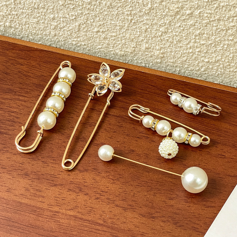 Svārki ar pieguļošu vidukli, mainot mazu artefaktu kreklu, pretgaismas piespraudi, pērļu piespraudi, vasaras fiksētas drēbes, regulējama vidukļa sprādze