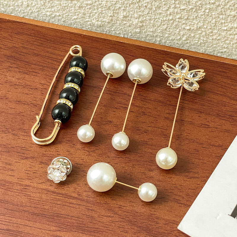 Svārki ar pieguļošu vidukli, mainot mazu artefaktu kreklu, pretgaismas piespraudi, pērļu piespraudi, vasaras fiksētas drēbes, regulējama vidukļa sprādze