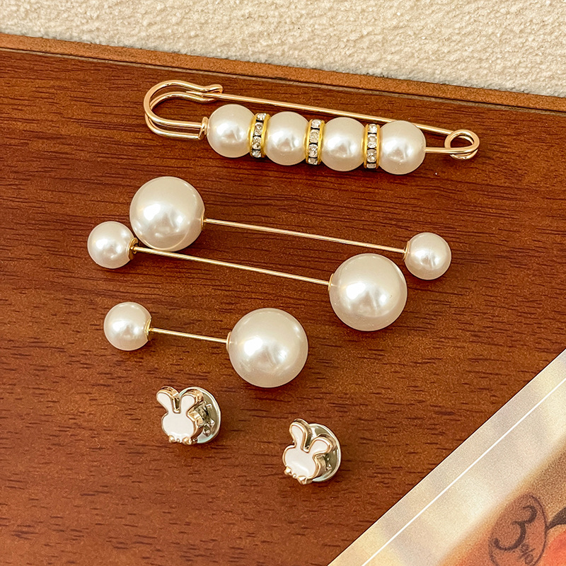 Svārki ar pieguļošu vidukli, mainot mazu artefaktu kreklu, pretgaismas piespraudi, pērļu piespraudi, vasaras fiksētas drēbes, regulējama vidukļa sprādze