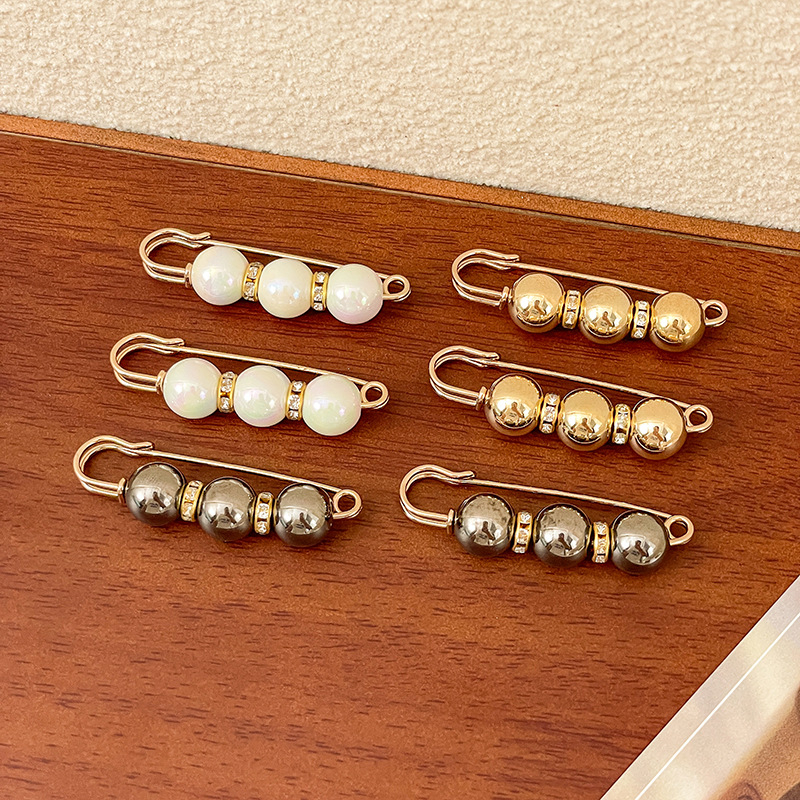 Svārki ar pieguļošu vidukli, mainot mazu artefaktu kreklu, pretgaismas piespraudi, pērļu piespraudi, vasaras fiksētas drēbes, regulējama vidukļa sprādze