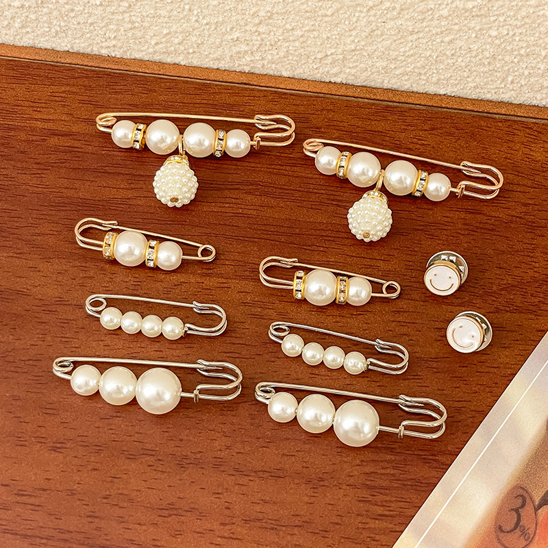 Svārki ar pieguļošu vidukli, mainot mazu artefaktu kreklu, pretgaismas piespraudi, pērļu piespraudi, vasaras fiksētas drēbes, regulējama vidukļa sprādze