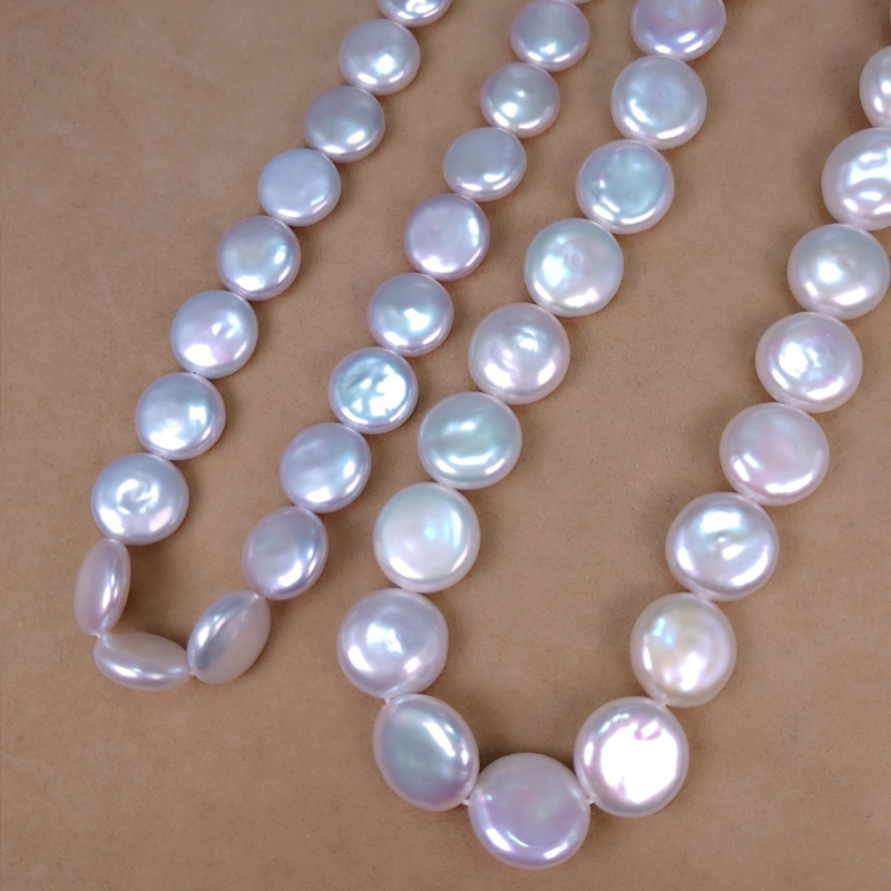 Stiprios šviesos sagos, baroko spalvos perlai, slidūs odos natūralūs gėlavandeniai perlai, „pasidaryk pats“ papuošalų aksesuarai, medžiaga – balti perlai