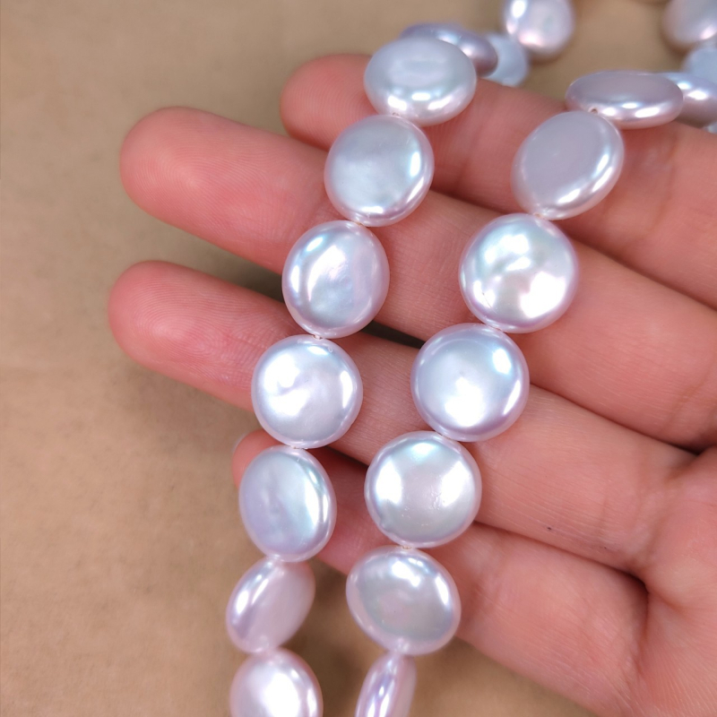 Stiprios šviesos sagos, baroko spalvos perlai, slidūs odos natūralūs gėlavandeniai perlai, „pasidaryk pats“ papuošalų aksesuarai, medžiaga – balti perlai