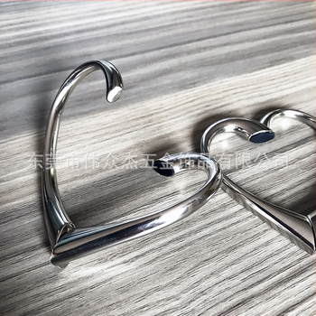 Cinkötvözetből készült, csúcskategóriás fém, szív alakú táskacsat, forgatható, összecsukható, kézitáska-akasztó eszköz, táska-akasztó