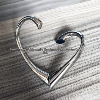 Cinkötvözetből készült, csúcskategóriás fém, szív alakú táskacsat, forgatható, összecsukható, kézitáska-akasztó eszköz, táska-akasztó