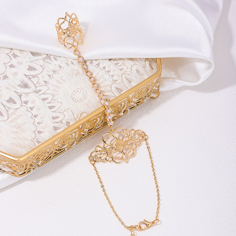 Európai és amerikai, minden egyezésű, új, egyszerű, üreges ablakmintás, könnyű, luxus elegáns ujjkarkötő