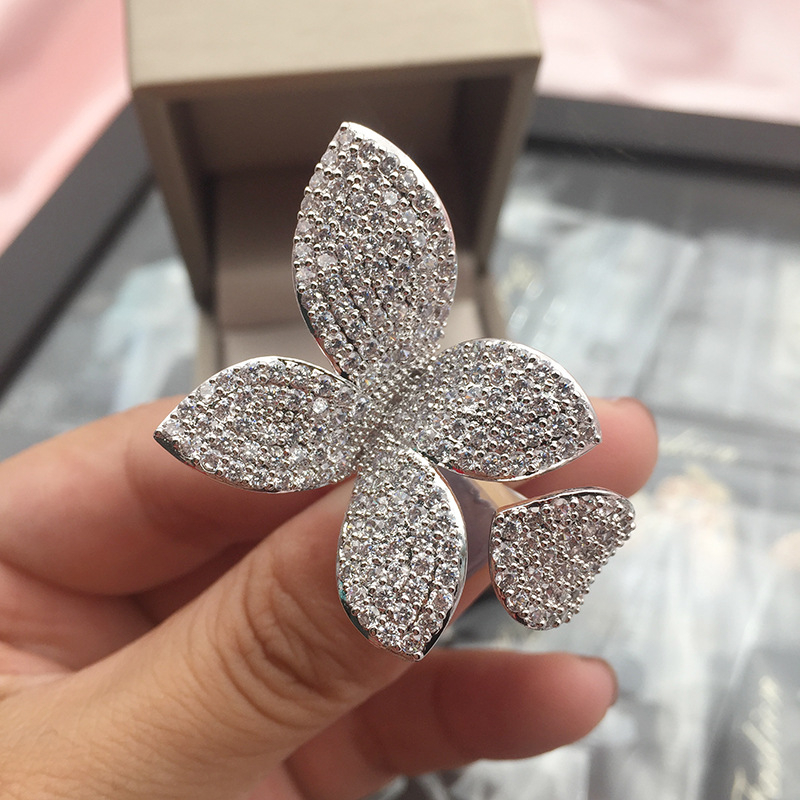 Európai és amerikai új stílusú bankett egyszerű luxus hangulatos cirkónium pillangógyűrű teljes gyémántnyílással, állítható gyűrű nőknek